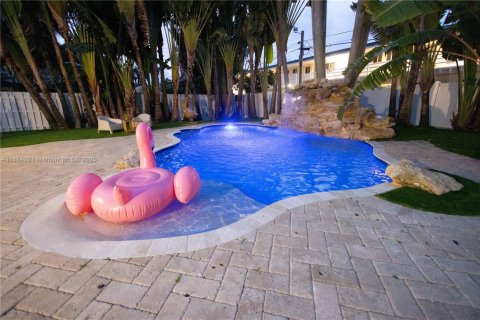 House in Hollywood, Florida 4 bedrooms, 156.54 sq.m. № 2037343 - photo 23