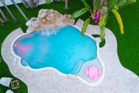 House in Hollywood, Florida 4 bedrooms, 156.54 sq.m. № 2037343 - photo 24