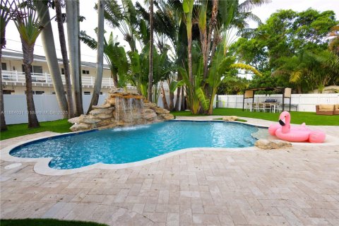 House in Hollywood, Florida 4 bedrooms, 156.54 sq.m. № 2037343 - photo 14