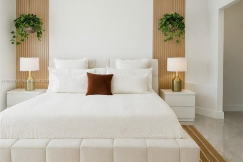 House in Hollywood, Florida 4 bedrooms, 156.54 sq.m. № 2037343 - photo 11