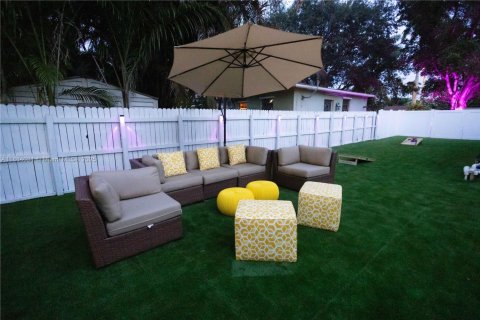 House in Hollywood, Florida 4 bedrooms, 156.54 sq.m. № 2037343 - photo 19