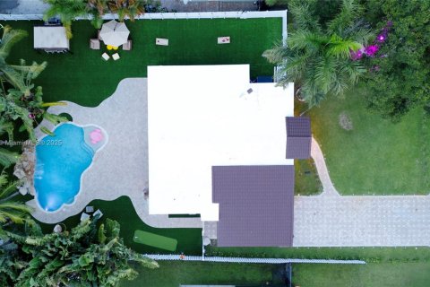 House in Hollywood, Florida 4 bedrooms, 156.54 sq.m. № 2037343 - photo 27