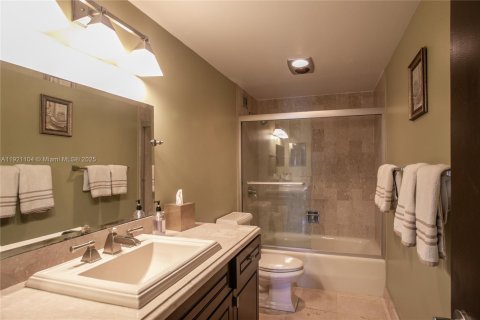 Copropriété à vendre à Miami, Floride: 2 chambres, 181.16 m2 № 1975695 - photo 15