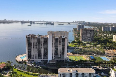 Copropriété à vendre à Miami, Floride: 2 chambres, 181.16 m2 № 1975695 - photo 17