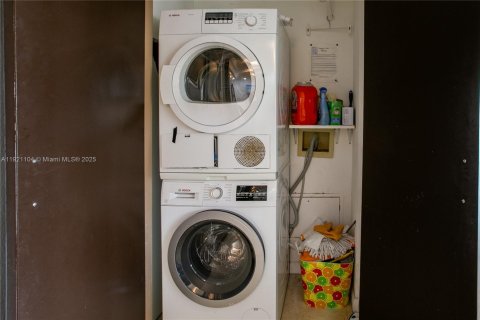 Copropriété à vendre à Miami, Floride: 2 chambres, 181.16 m2 № 1975695 - photo 16