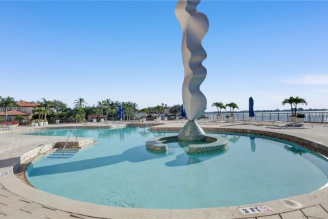 Copropriété à vendre à Miami, Floride: 2 chambres, 181.16 m2 № 1975695 - photo 18