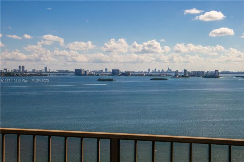 Copropriété à vendre à Miami, Floride: 2 chambres, 181.16 m2 № 1975695 - photo 2