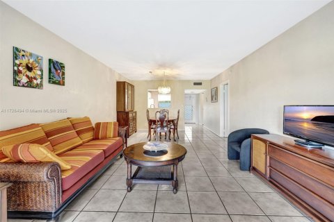 Condo in Margate, Florida, 1 bedroom  № 1859748 - photo 11