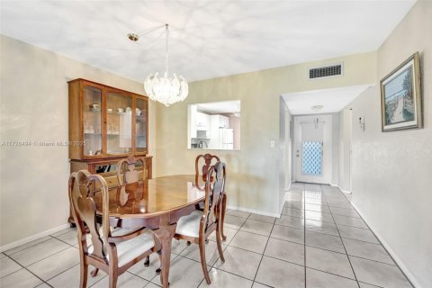 Condo in Margate, Florida, 1 bedroom  № 1859748 - photo 12