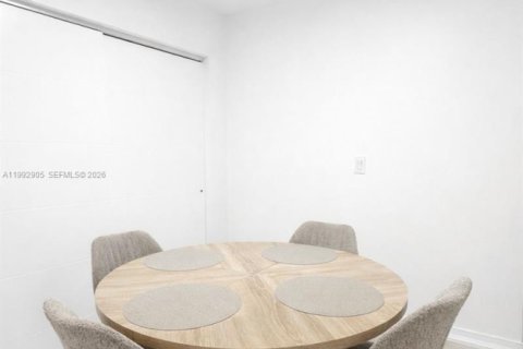 Condo in North Miami Beach, Florida, 2 bedrooms  № 2243968 - photo 5