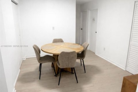 Condo in North Miami Beach, Florida, 2 bedrooms  № 2243968 - photo 6