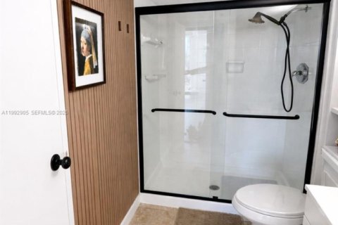 Condo in North Miami Beach, Florida, 2 bedrooms  № 2243968 - photo 11