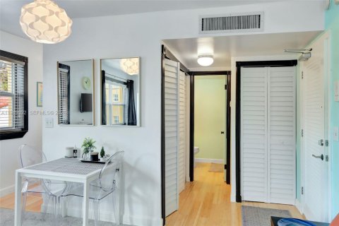 Купить кондоминиум в Майами-Бич, Флорида 39.95м2, № 2005552 - фото 12