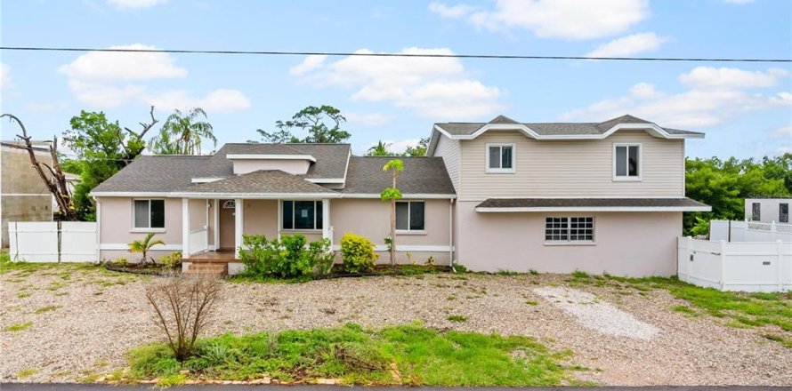 House in Longboat Key, Florida 4 bedrooms, 208.29 sq.m. № 1307340