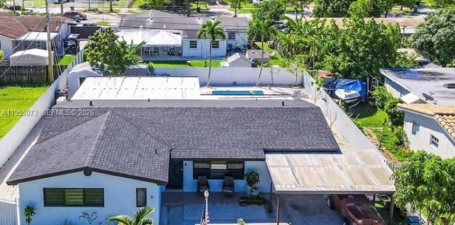 House in Cutler Bay, Florida 3 bedrooms, 143.81 sq.m. № 2011060