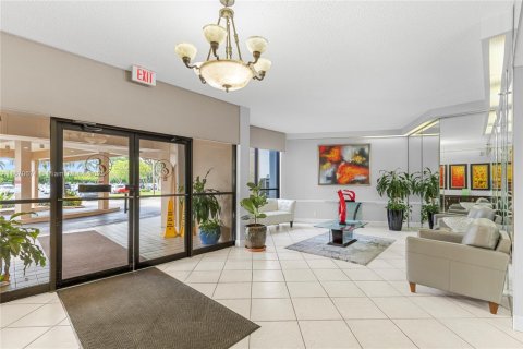 Condo in Pembroke Pines, Florida, 2 bedrooms  № 1926755 - photo 26