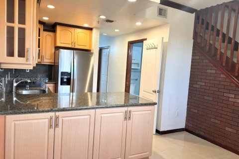 Condo in Hialeah, Florida, 2 bedrooms  № 2052896 - photo 2