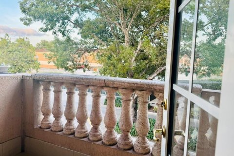 Condo in Hialeah, Florida, 2 bedrooms  № 2052896 - photo 9