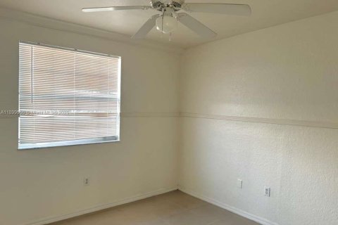 Condo in Hialeah, Florida, 2 bedrooms  № 2052896 - photo 15