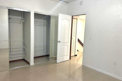 Condo in Hialeah, Florida, 2 bedrooms  № 2052896 - photo 14