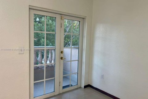 Condo in Hialeah, Florida, 2 bedrooms  № 2052896 - photo 8