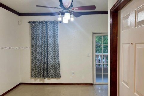 Condo in Hialeah, Florida, 2 bedrooms  № 2052896 - photo 7
