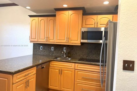Condo in Hialeah, Florida, 2 bedrooms  № 2052896 - photo 3