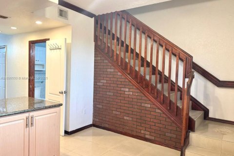 Condo in Hialeah, Florida, 2 bedrooms  № 2052896 - photo 5