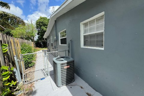 Casa en venta en Sunrise, Florida, 5 dormitorios, 142.79 m2 № 2027074 - foto 21