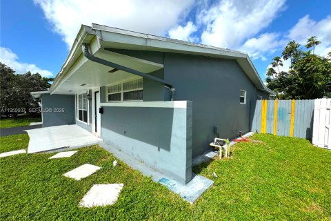 Casa en venta en Sunrise, Florida, 5 dormitorios, 142.79 m2 № 2027074 - foto 4