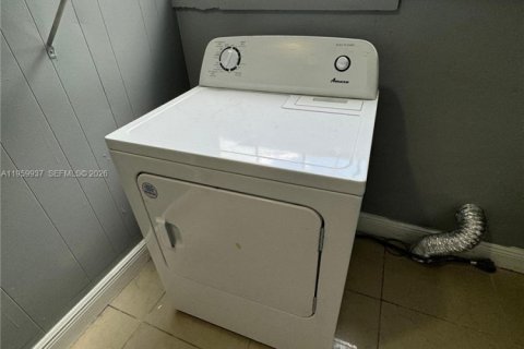 Casa en venta en Sunrise, Florida, 5 dormitorios, 142.79 m2 № 2027074 - foto 19