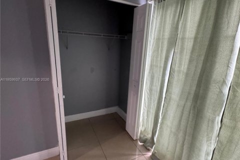 Casa en venta en Sunrise, Florida, 5 dormitorios, 142.79 m2 № 2027074 - foto 16