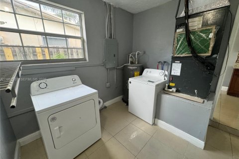 Casa en venta en Sunrise, Florida, 5 dormitorios, 142.79 m2 № 2027074 - foto 18