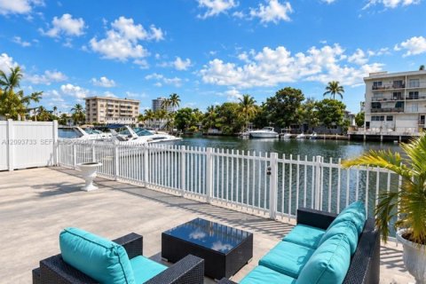 Villa ou maison à louer à Miami Beach, Floride: 1 chambre, 60.39 m2 № 2382506 - photo 4