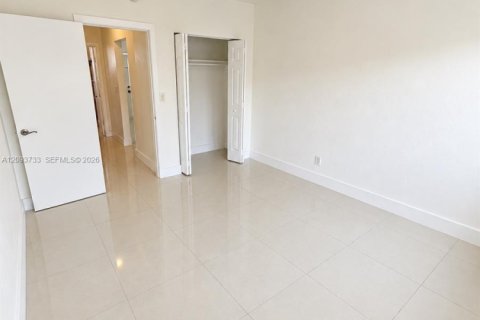Villa ou maison à louer à Miami Beach, Floride: 1 chambre, 60.39 m2 № 2382506 - photo 10