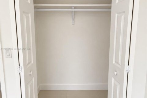 Villa ou maison à louer à Miami Beach, Floride: 1 chambre, 60.39 m2 № 2382506 - photo 3