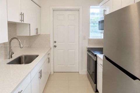 Villa ou maison à louer à Miami Beach, Floride: 1 chambre, 60.39 m2 № 2382506 - photo 9