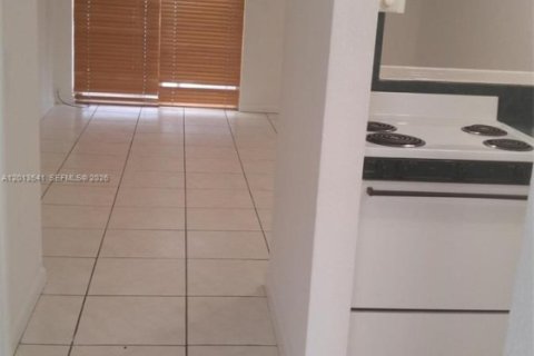 Снять в аренду кондоминиум в Майами-Бич, Флорида 34.37м2, № 2075841 - фото 4