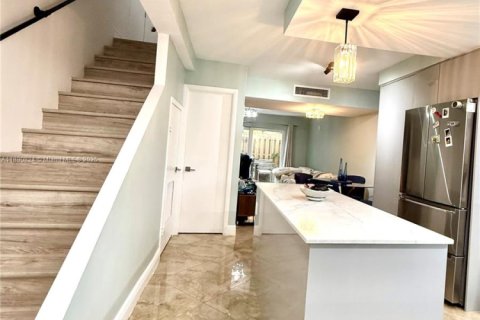 Condominio en alquiler en Oakland Park, Florida, 2 dormitorios, 92.9 m2 № 1944334 - foto 3