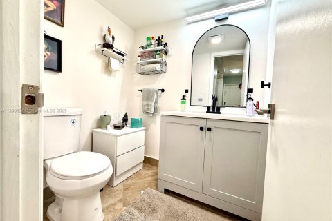 Condominio en alquiler en Oakland Park, Florida, 2 dormitorios, 92.9 m2 № 1944334 - foto 9