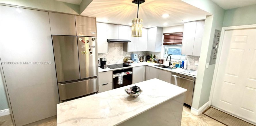 Condominio en Oakland Park, Florida, 2 dormitorios  № 1944334