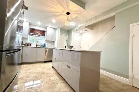 Condominio en alquiler en Oakland Park, Florida, 2 dormitorios, 92.9 m2 № 1944334 - foto 2