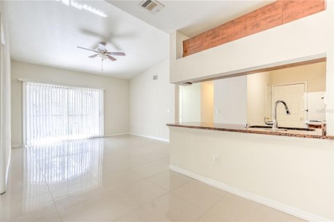 Condo in Tampa, Florida, 2 bedrooms  № 2207103 - photo 5