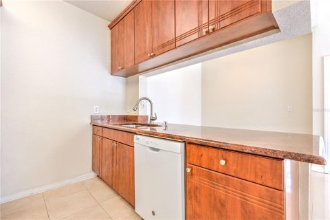Condo in Tampa, Florida, 2 bedrooms  № 2207103 - photo 10