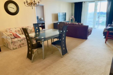 Condominio en venta en Hallandale Beach, Florida, 2 dormitorios, 114.92 m2 № 1992782 - foto 7