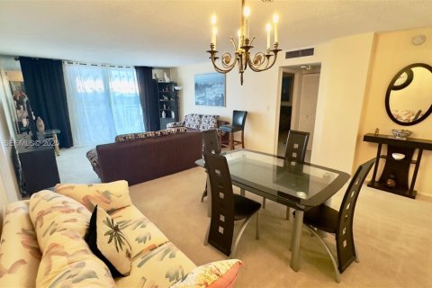 Condominio en venta en Hallandale Beach, Florida, 2 dormitorios, 114.92 m2 № 1992782 - foto 5