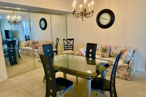 Condominio en venta en Hallandale Beach, Florida, 2 dormitorios, 114.92 m2 № 1992782 - foto 9