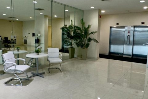 Condominio en venta en Hallandale Beach, Florida, 2 dormitorios, 114.92 m2 № 1992782 - foto 30