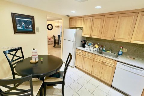 Condominio en venta en Hallandale Beach, Florida, 2 dormitorios, 114.92 m2 № 1992782 - foto 24