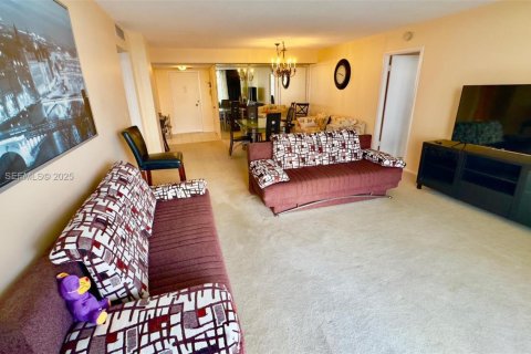 Condominio en venta en Hallandale Beach, Florida, 2 dormitorios, 114.92 m2 № 1992782 - foto 10